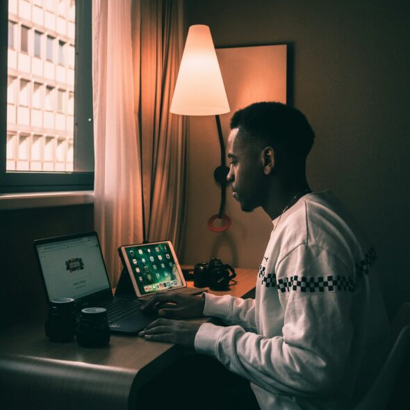 collins-lesulie-0VEDrQXxrQo-unsplash